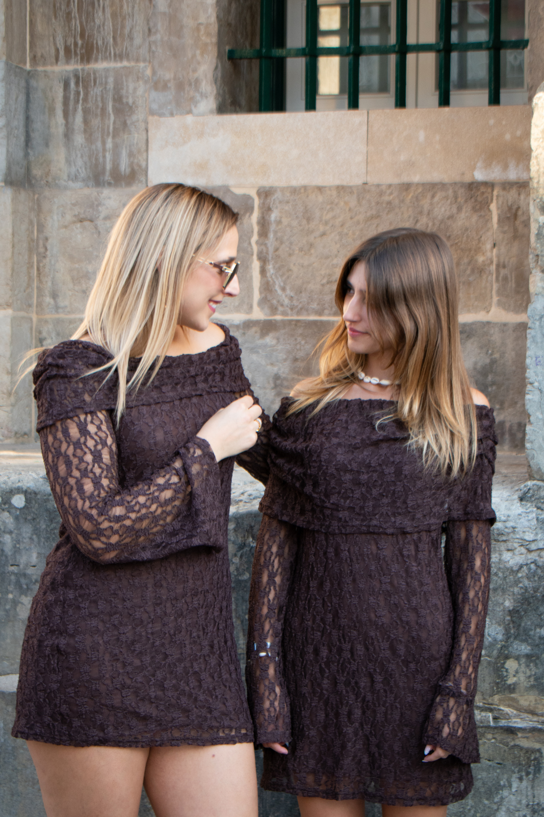 Vestido curto de renda