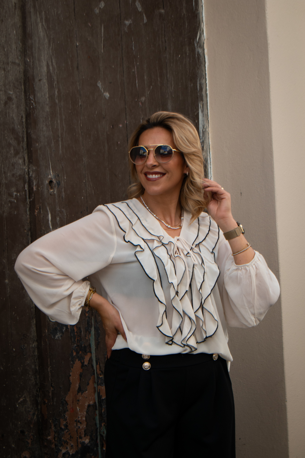 Blusa clássica com folhos