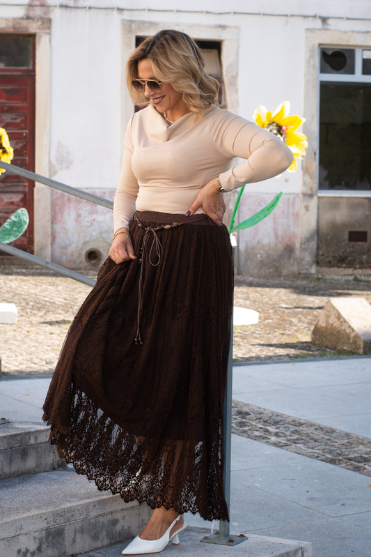 Saia comprida em renda