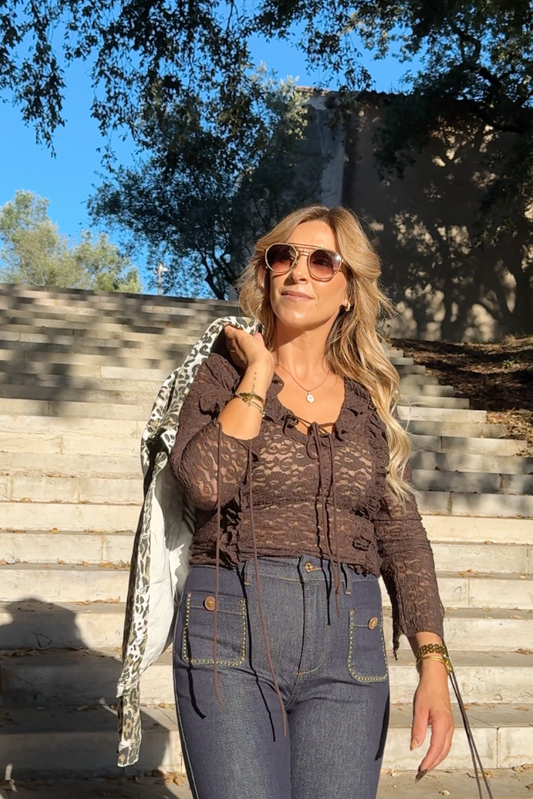 Blusa de Renda com Folhos